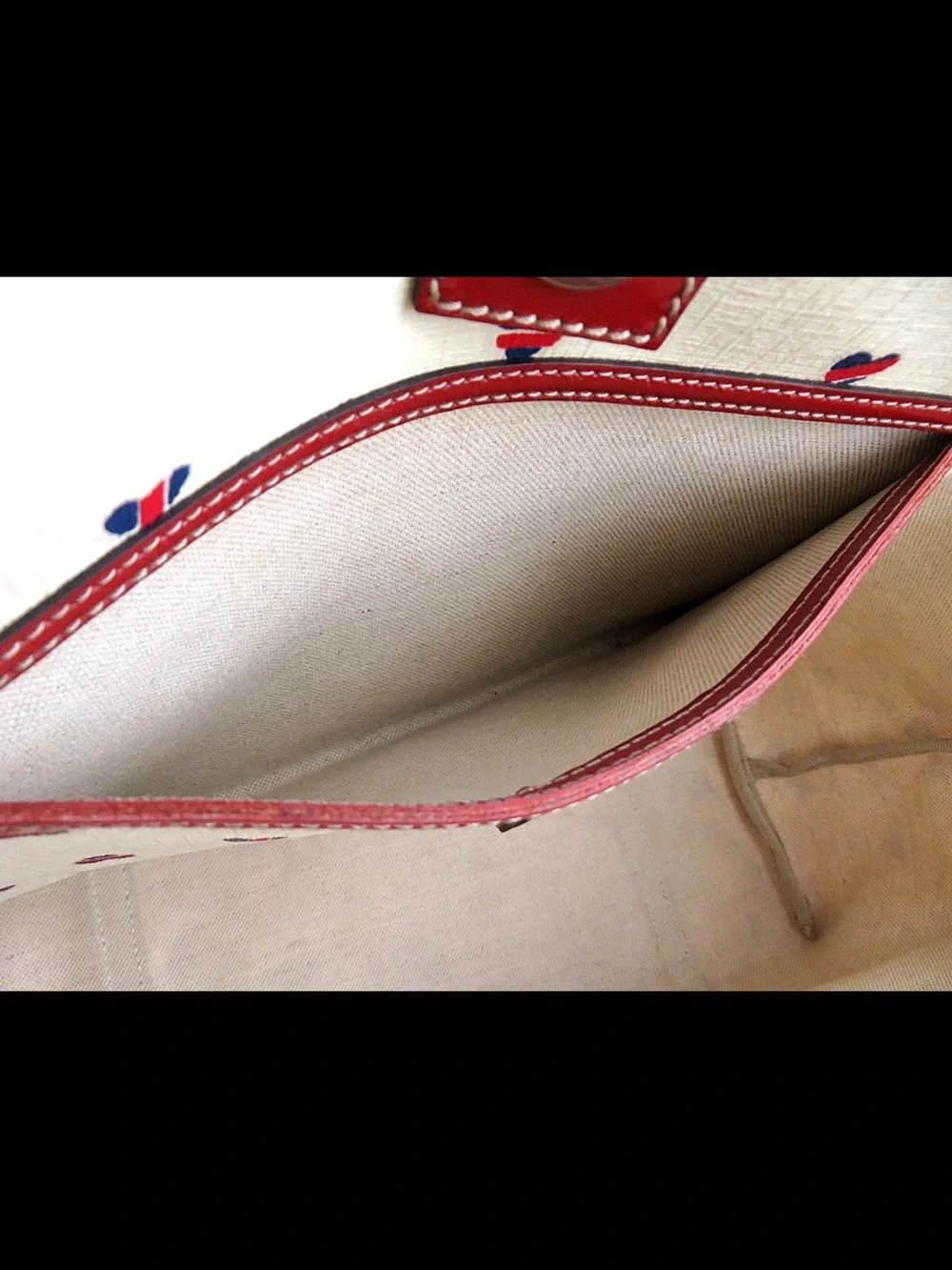 Gucci Cream Tote with Red Heart Motif